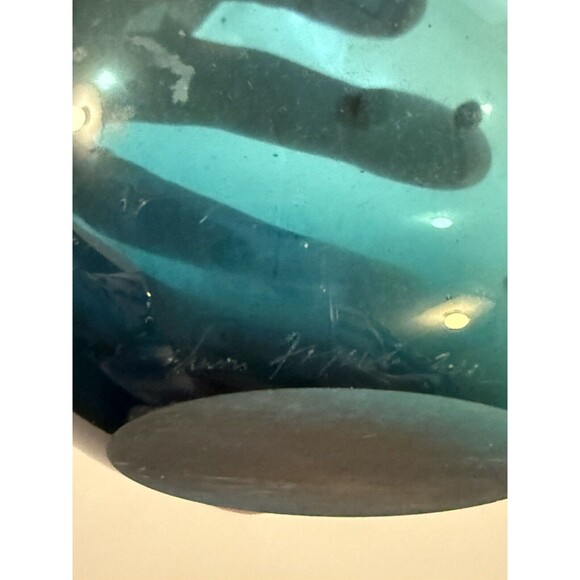 Sharon Fujimoto Art Glass Teal Blue Short Bud Vase With Iridescent Accent Signed - Picture 7 of 7